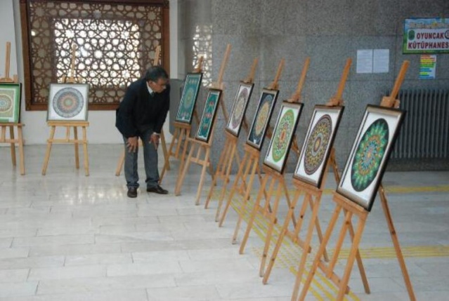 Bartın’da emekli okul müdürü, tablolarını depremzedelere bağışladı