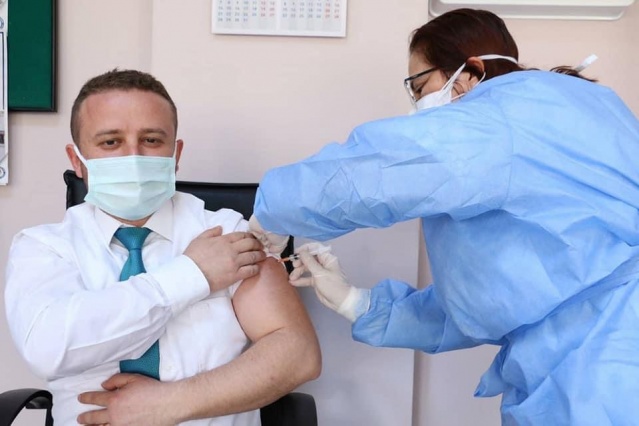 Bartın’da Öğretmenlere Covid-19 Aşısı Yapılıyor