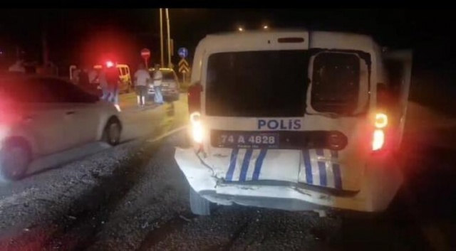 Bartın'da Dur İhtarına Uymayan Alkollü Sürücü Polis Otosuna Çarptı