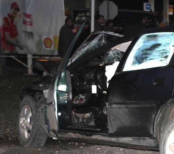 Bartın'da kamyona çarpan otomobilin sürücüsü yaralandı