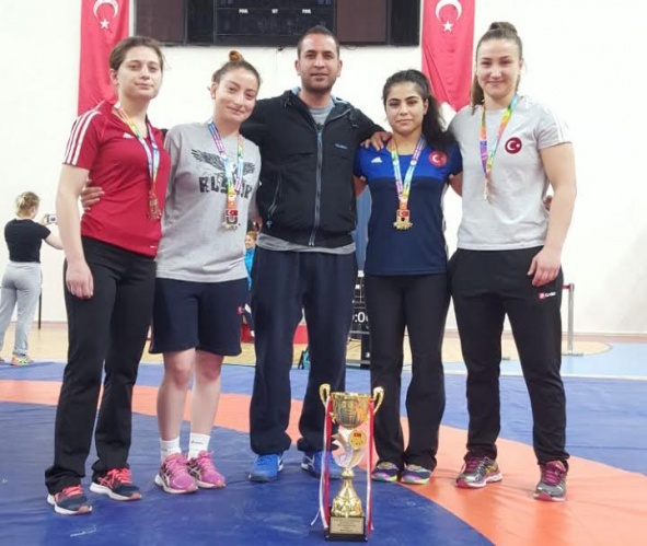 Bartın Üniversitesi serbest stil güreşte Türkiye ikincisi oldu