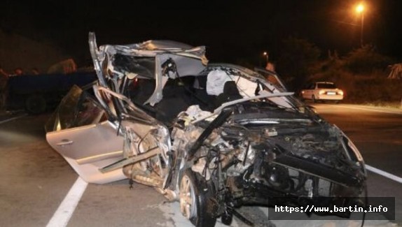 Alkollü Sürücü Saman Dolu Traktöre Çarptı: 1 Ölü, 7 Yaralı