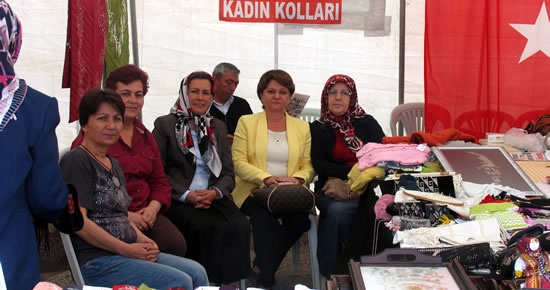MHP Kadın Kolları'ndan Anneler Günü Türkiye Kermesi