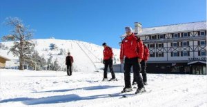 Kartalkaya'da sezonun ilk kayağını çalışanlar yaptı
