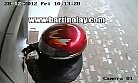 Kasklı soyguncu güvenlik kamerasında - Video